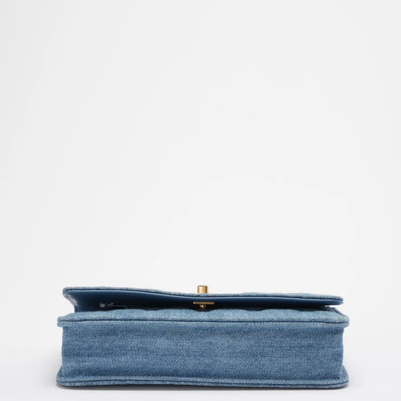Chanel Denim Wallet On Chain (WOC) CC Pearl Crush Blue Tasche aus dem Jahr 2022