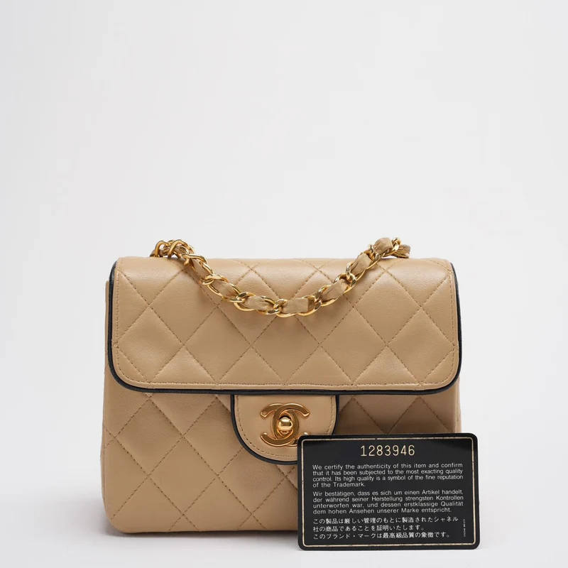 Chanel Vintage Classic/Timeless Mini Square Flap 11.12 Tasche in Beige-Schwarz mit 24 Karat Goldbeschlägen