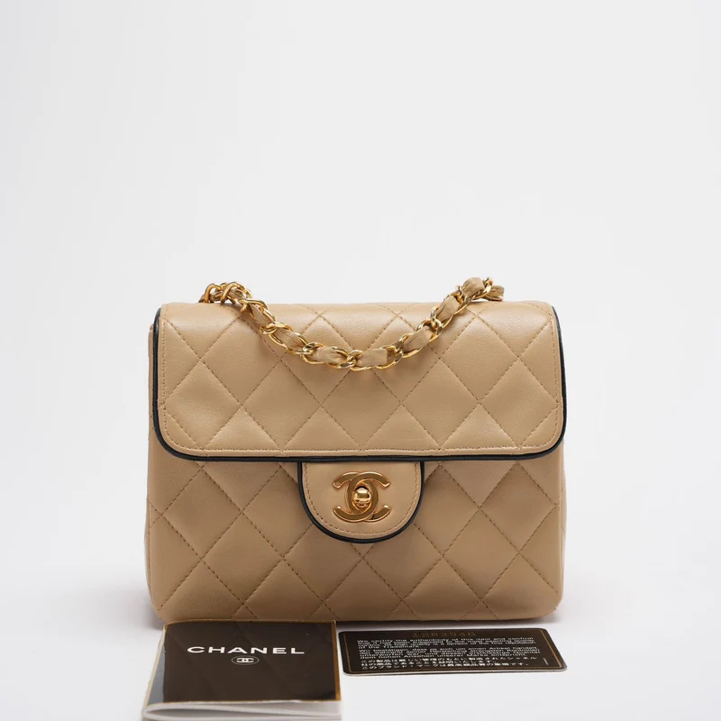 Chanel Vintage Classic/Timeless Mini Square Flap 11.12 Tasche in Beige-Schwarz mit 24 Karat Goldbeschlägen