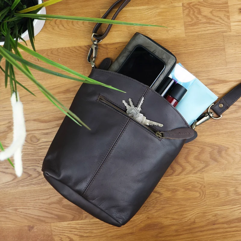 kleine Umhängetasche Schultertasche Freizeittasche Leder dunkelbraun LE3049