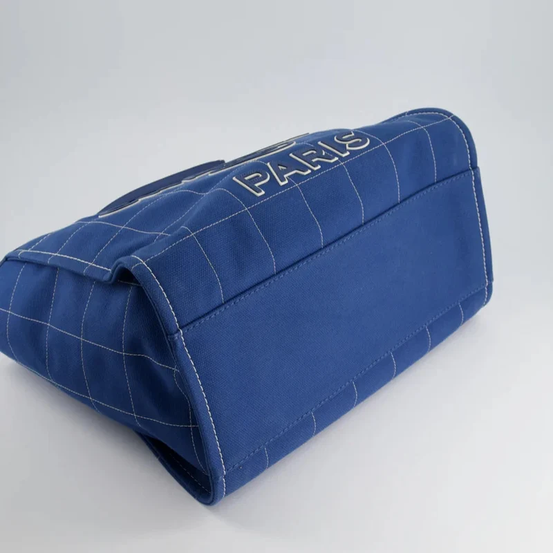 Chanel Deauville Tote Bag aus blauem Canvas aus der Cruise Collection 2023