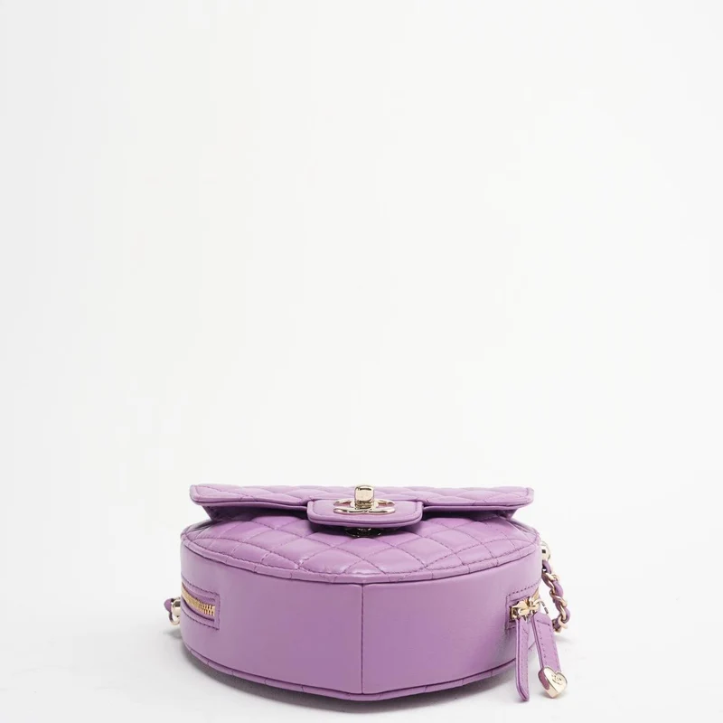 Chanel Lila CC in Love Herz Clutch aus Lammleder 2022
