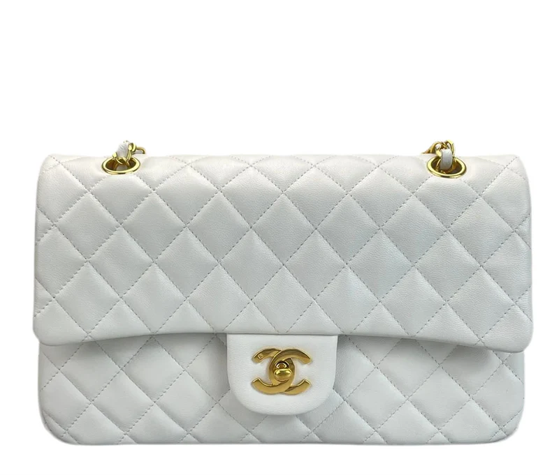 Chanel Vinateg – Klassische Flap Bag in Weiß mit goldener Hardware