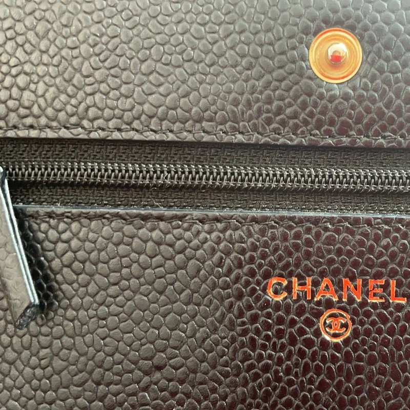 Chanel Schwarze klassische Brieftasche mit Kette (WOC) Caviar 2014