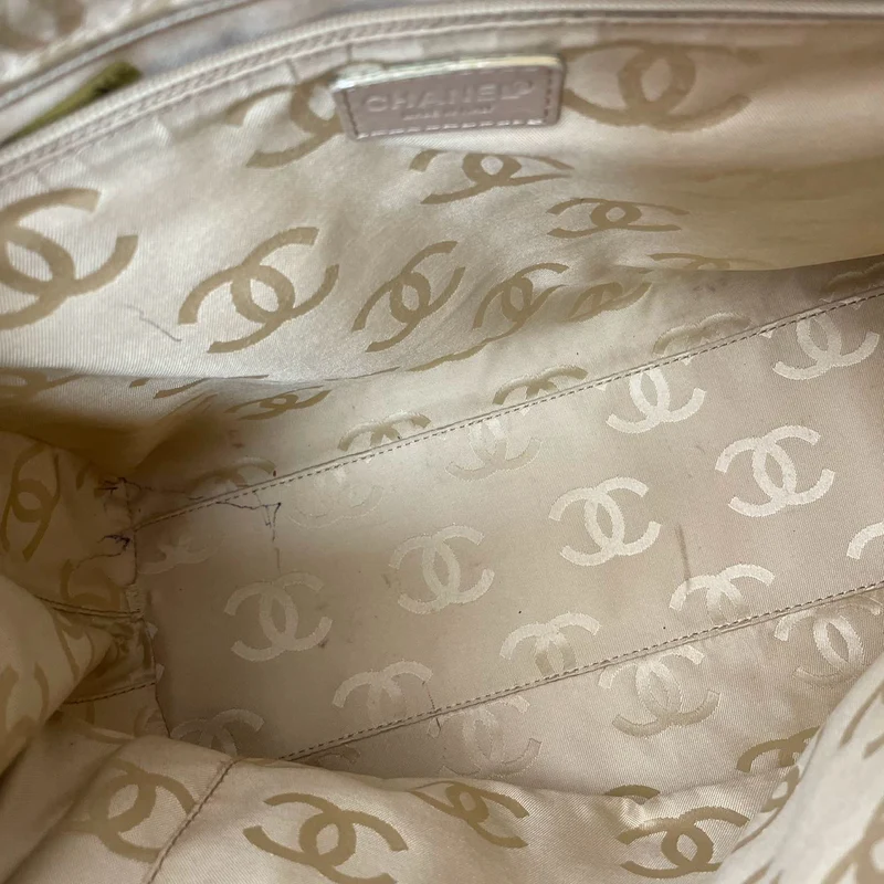 Chanel Kontrast Bowler Handtasche Beige