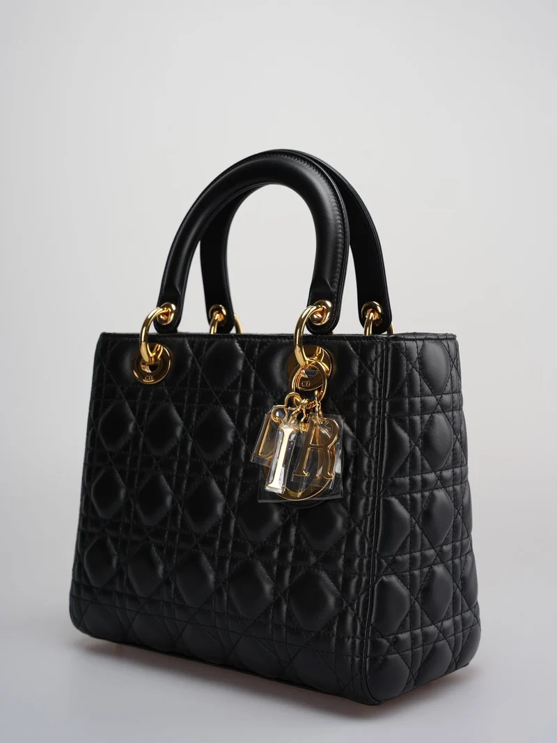 Schwarze mittelgroße Tasche von Christian Dior aus Cannage-Lammleder mit goldenen Beschlägen