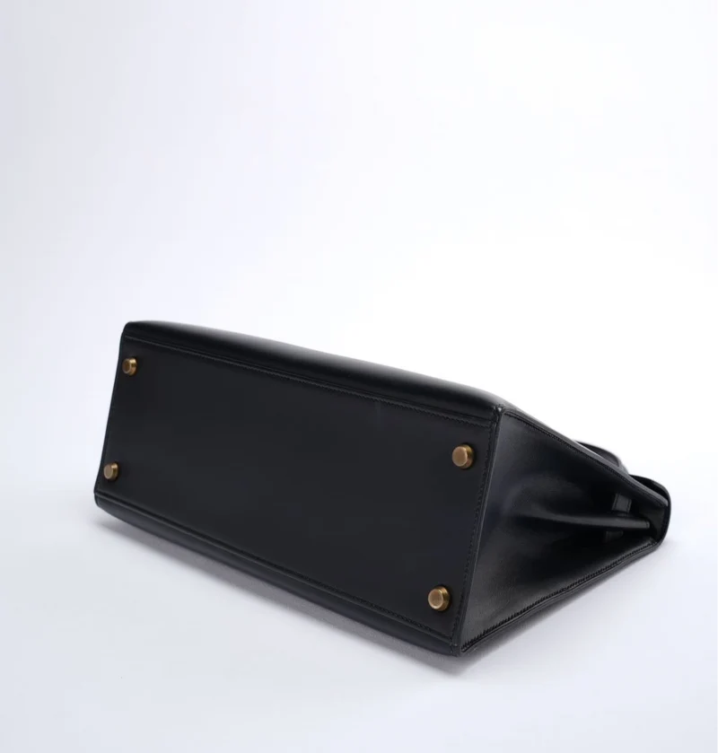 Hermes Vintage Kelly 28 Sellier Tasche aus schwarzem Kalbsleder mit goldener Hardware