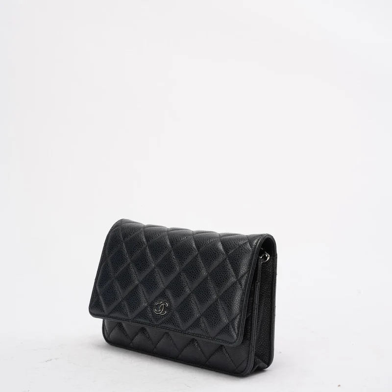 Chanel Schwarze klassische Brieftasche mit Kette (WOC) Caviar 2020