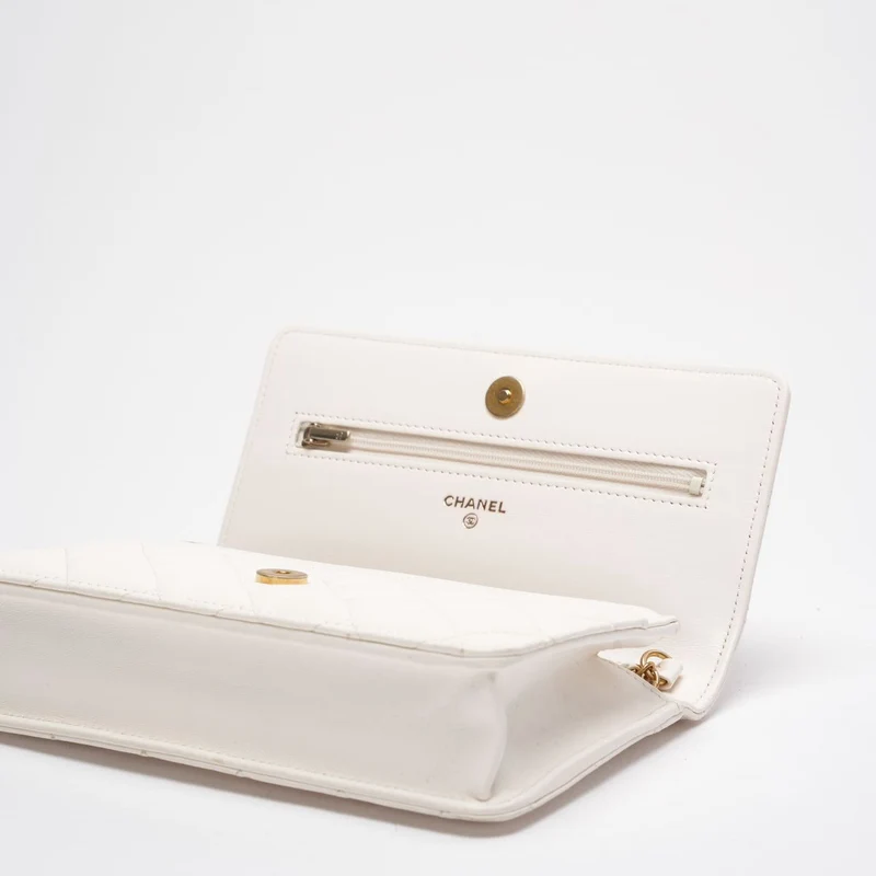 Chanel Classic Wallet on Chain (WOC) 22B Weiße Emaille