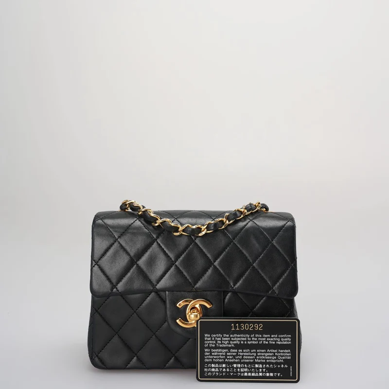 Chanel Vintage Timeless Mini Square Classic Flap Bag in Schwarz mit 24 Karat Goldbeschlägen