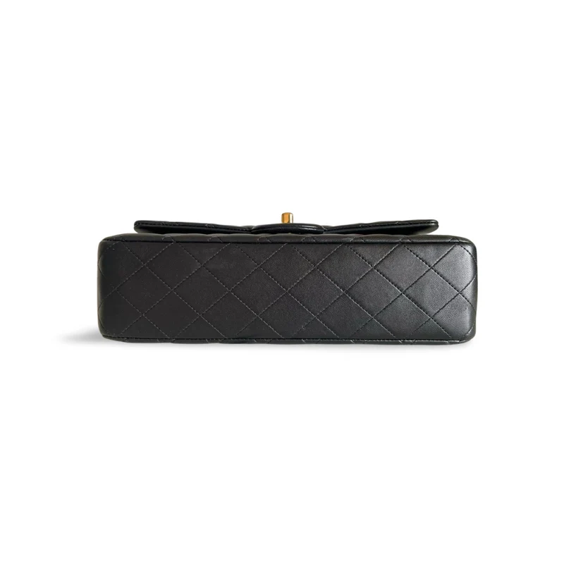Chanel Schwarze zeitlose Flap Bag mittleres Lammleder mit goldener Hardware