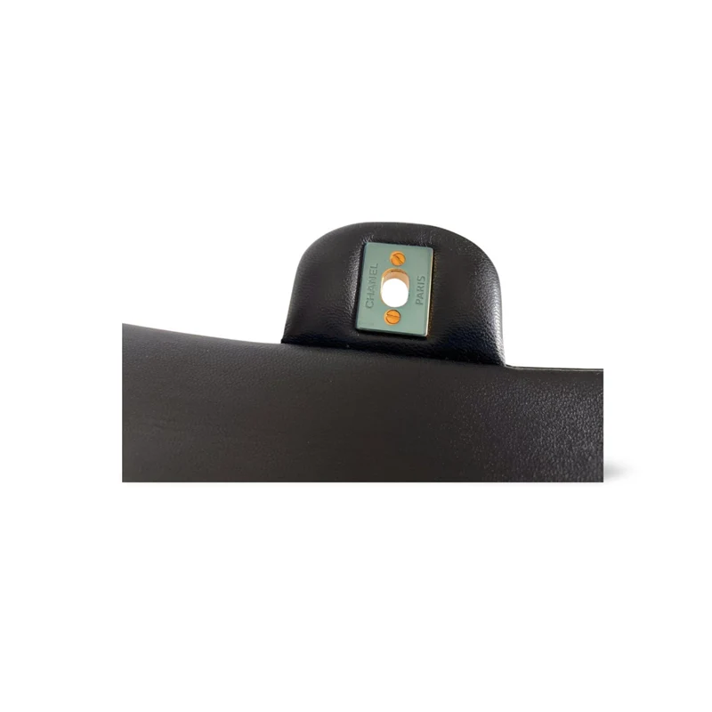 Chanel Schwarze zeitlose Flap Bag mittleres Lammleder mit goldener Hardware