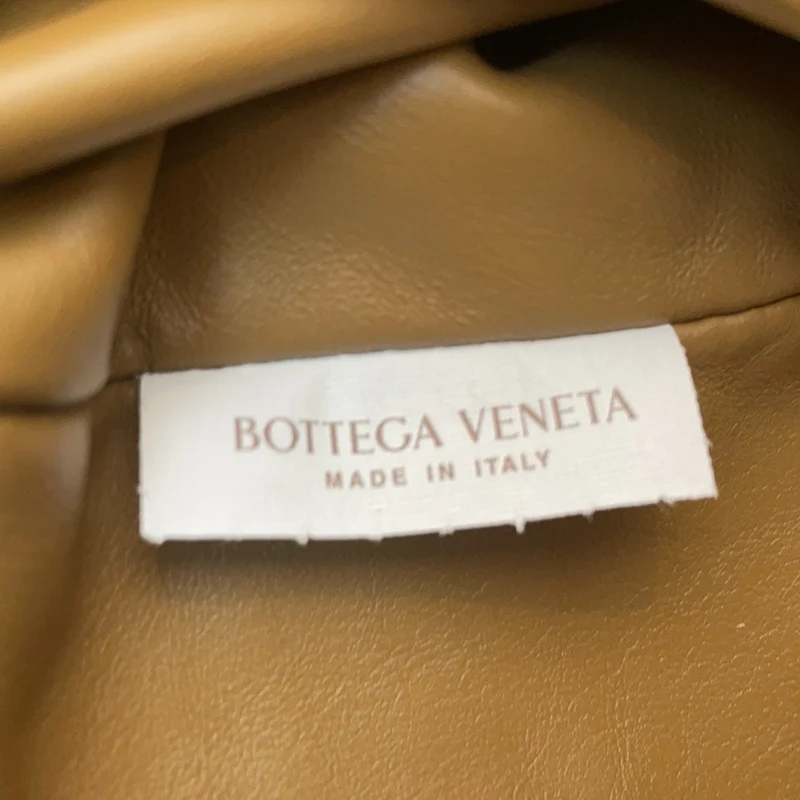 Bottega Veneta – The Pouch Clutch aus braunem Leder