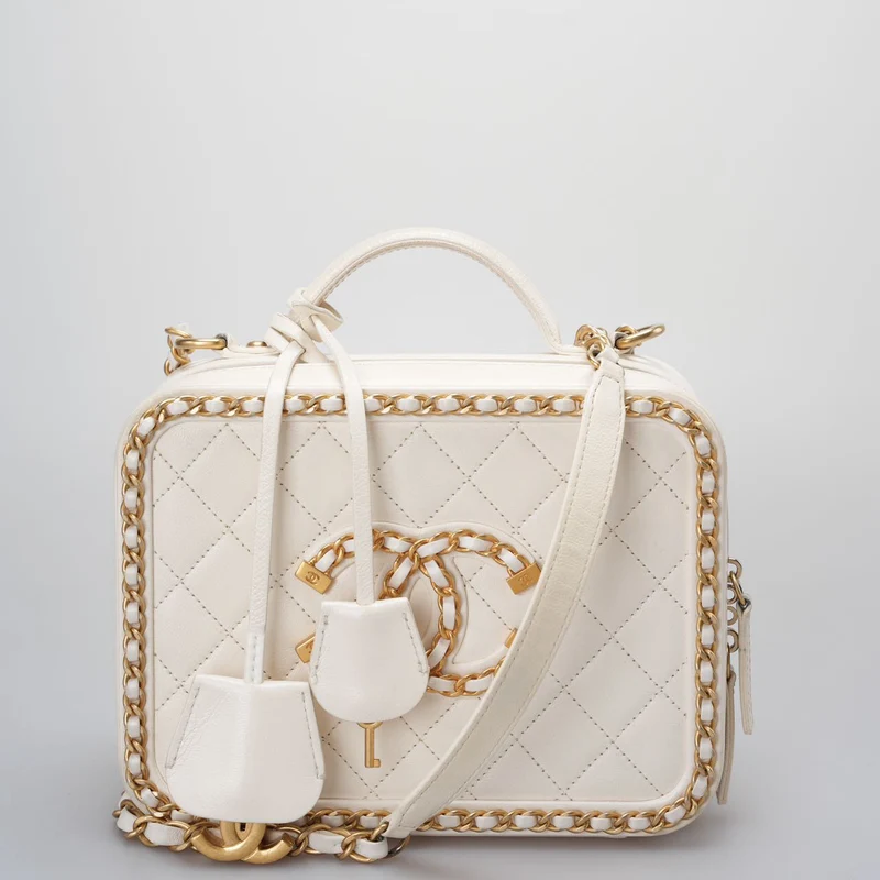 Chanel Weiße Kosmetiktasche aus gestepptem Leder mit CC-Filigrankette