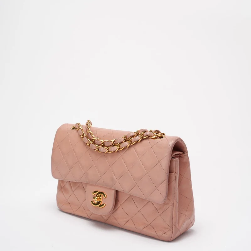 Chanel Vintage – Kleine klassische Flap-Tasche aus rosa Lammleder