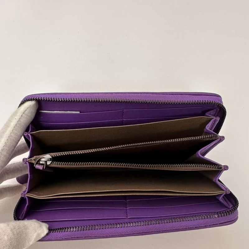 Bifold-Geldbörse aus Intrecciato-Gewebe von Bottega Veneta