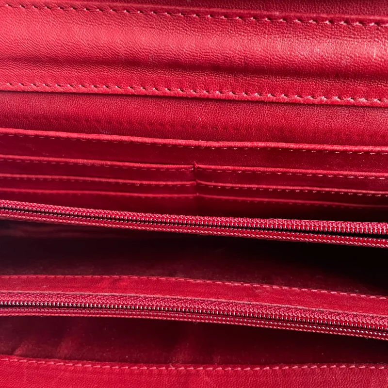 Chanel Timeless Wallet an der Kette East West in Rot