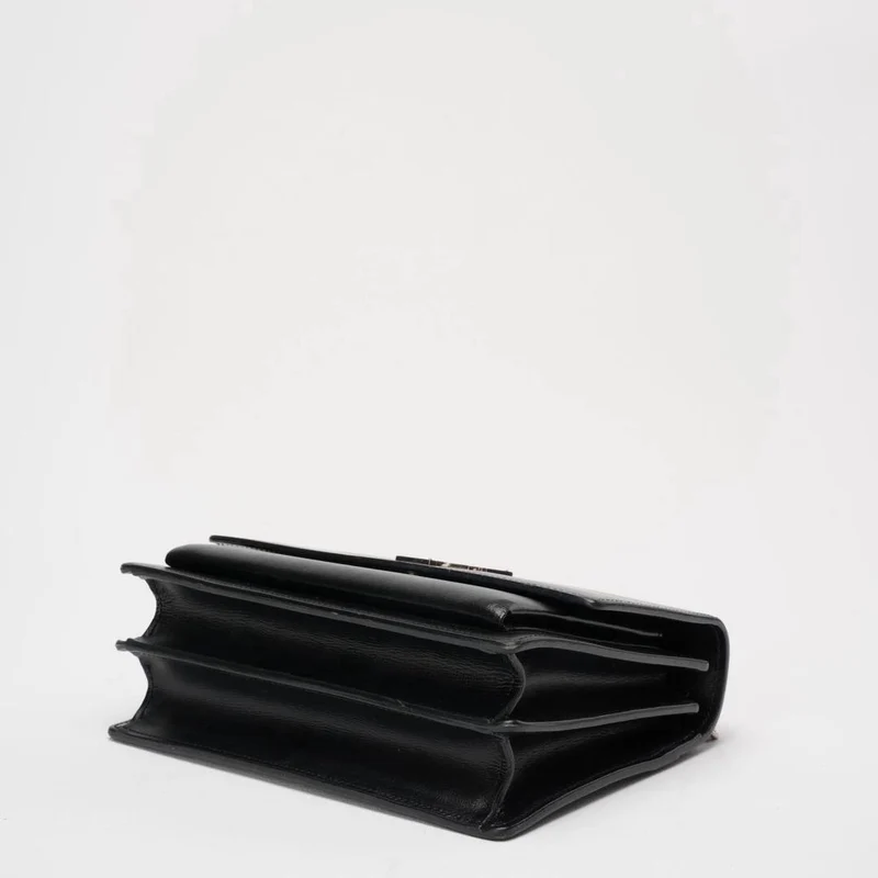 Saint Laurent Schwarzes Kalbsleder Mittleres Monogramm Sonnenuntergang