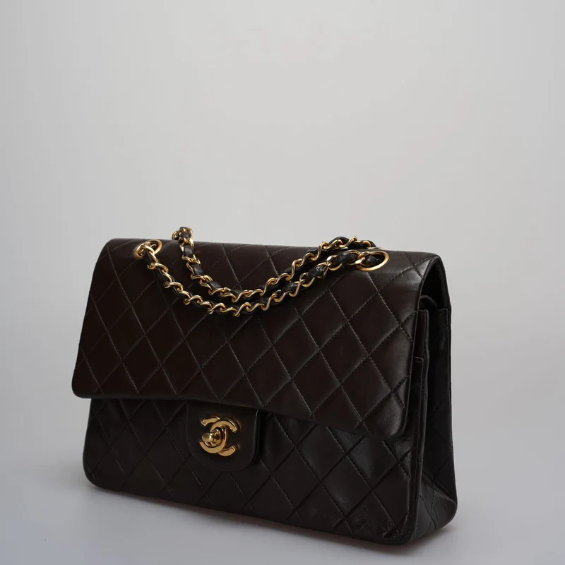 Chanel Vintage Classic Flap Bag in Schokoladenbraun mit 24 Karat Goldbeschlägen mittlerer Größe