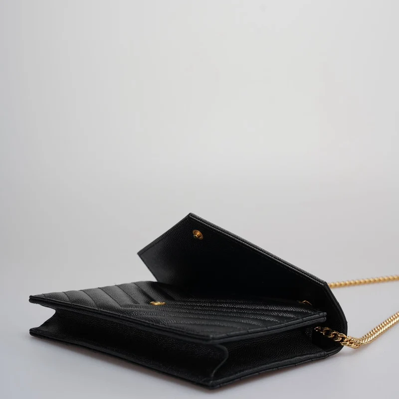 Saint Laurent – ​​Kleines Portemonnaie mit Monogramm auf Kettentasche in Schwarz mit goldfarbenen Metallteilen
