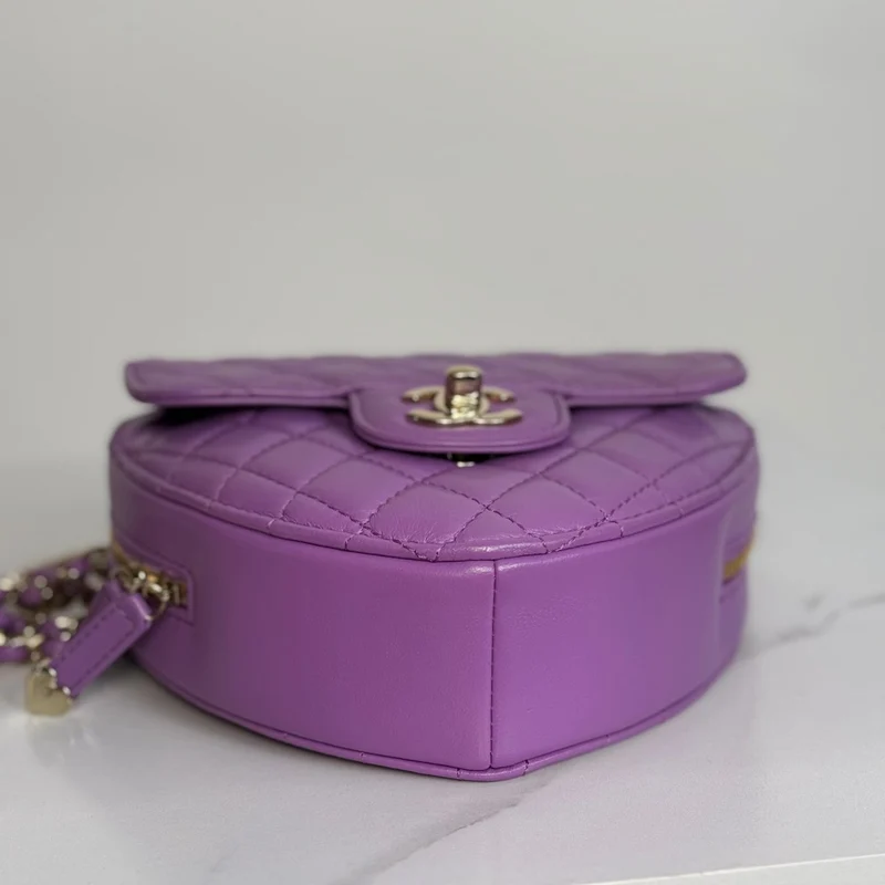 Chanel Große Herztasche Lila Lammleder Gold Hardware 2022