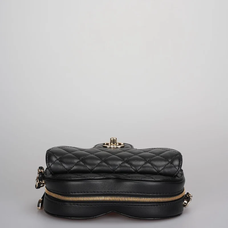 Chanel Große Herztasche aus schwarzem Lammleder mit goldenen Metallbeschlägen
