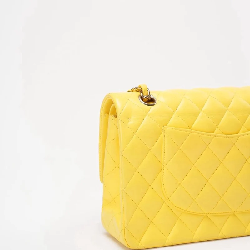 Chanel Gelbes Lammleder Gesteppt Mittlere Doppelklappe Gold Hardware