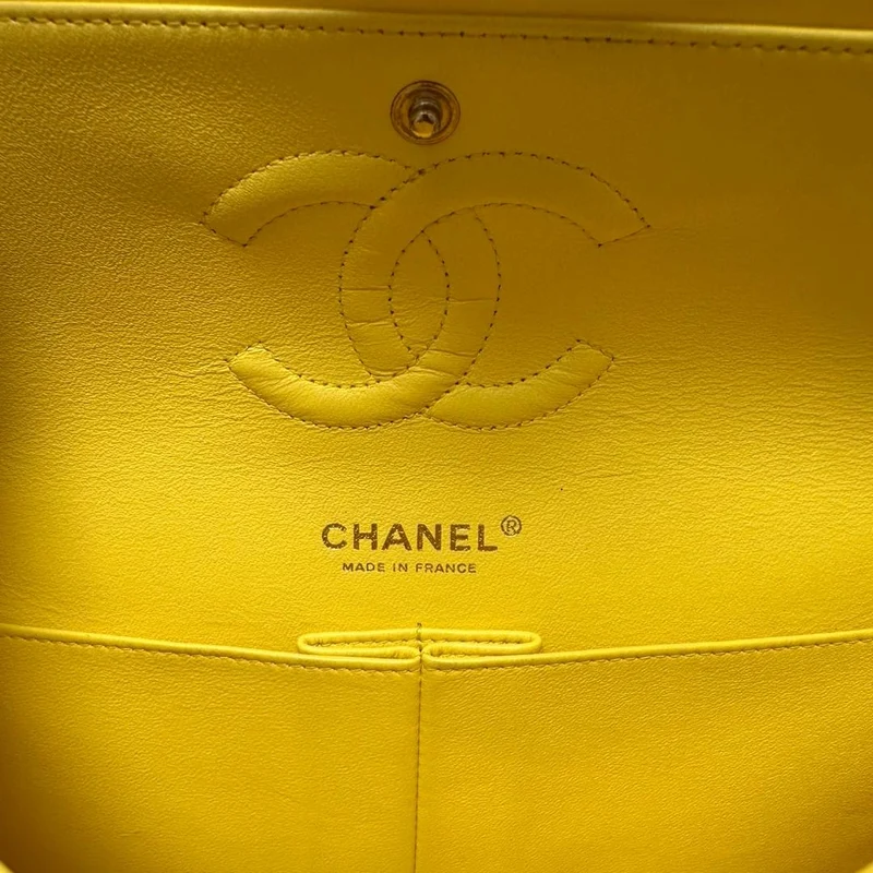 Chanel Gelbes Lammleder Gesteppt Mittlere Doppelklappe Gold Hardware