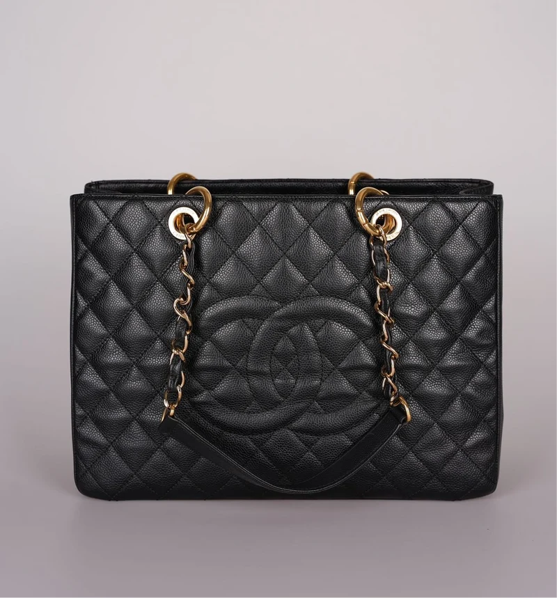 Chanel GST – Mittlere schwarze Tragetasche aus gestepptem Kaviarleder mit goldenen Beschlägen