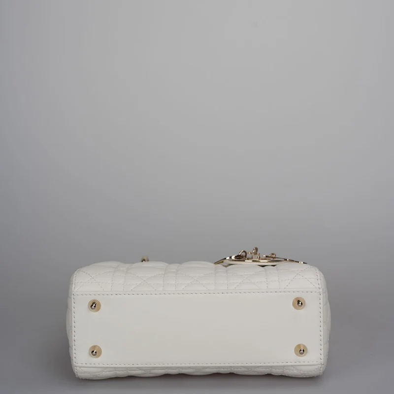 Christian Dior – Kleine Lady Dior-Tasche aus weißem Cannage-Lammleder mit goldenen Beschlägen, 2020
