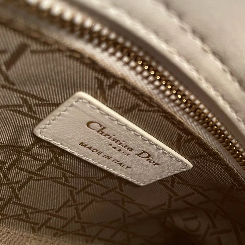 Christian Dior Kleine Lady Dior Tasche aus weißem Cannage-Lammleder mit goldenen Beschlägen