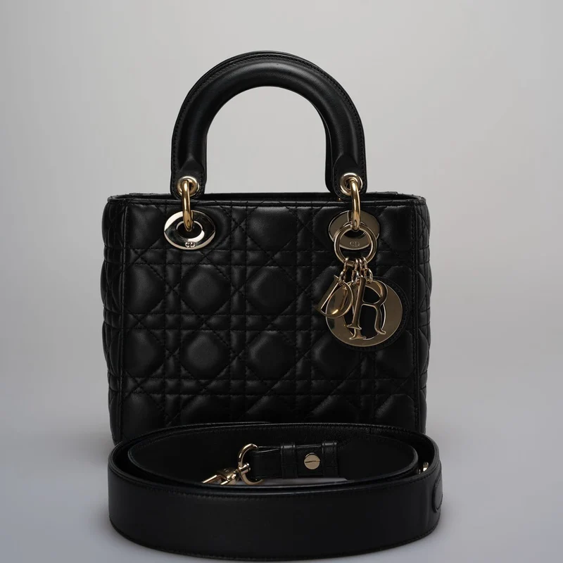 Christian Dior – Kleine Lady Dior-Tasche aus Cannage-Lammleder mit goldenen Beschlägen, schwarz