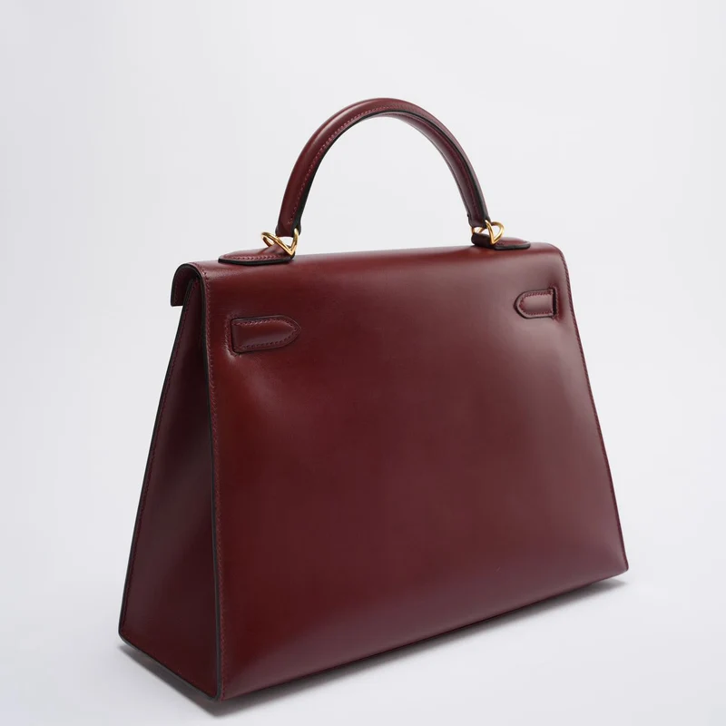 Hermes Kelly 32 Sellier Tasche aus burgunderfarbenem Boxleder mit goldenen Beschlägen von 2004