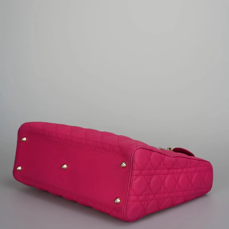 Christian Dior – Große Cannage Lady Dior aus Lammleder in Rosa mit goldener Hardware