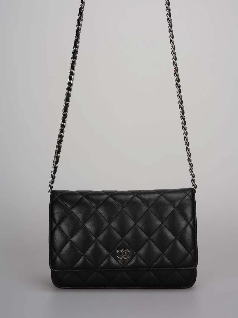 Chanel Schwarzes klassisches WOC-Lammleder mit silberner Hardware