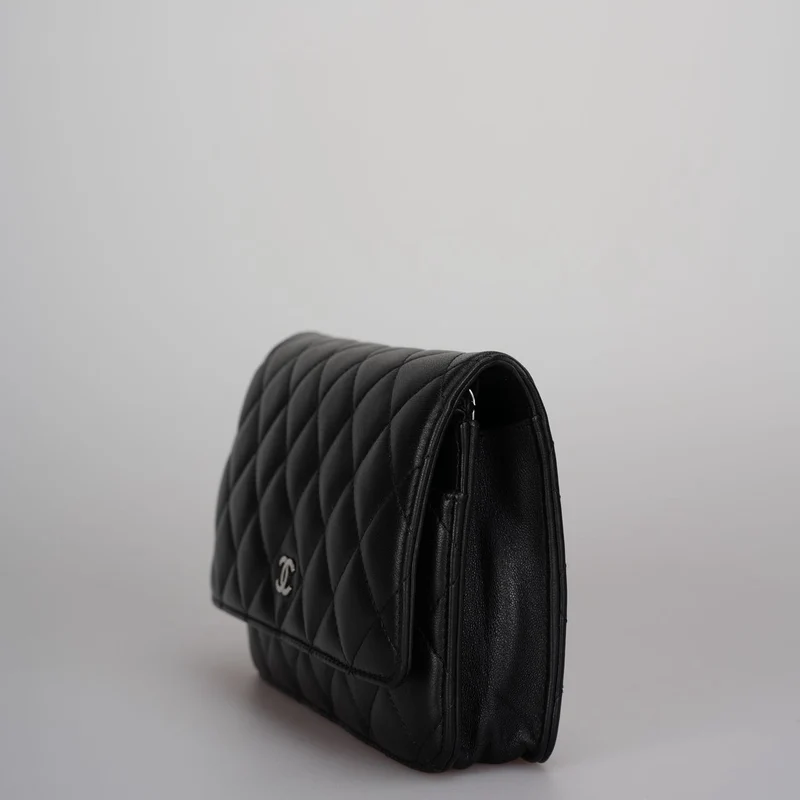 Chanel Schwarzes klassisches WOC-Lammleder mit silberner Hardware