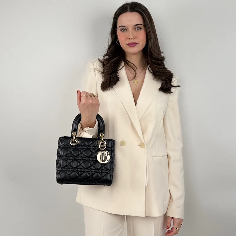 Christian Dior Schwarze mittelgroße Lady Dior Tasche aus Cannage-Lammleder mit silberner Hardware