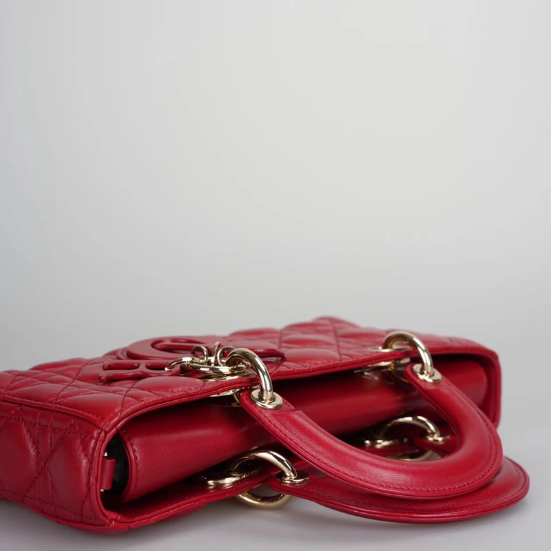 Rote mittelgroße Cannage Lady D-Joy-Tasche aus Lammleder von Dior