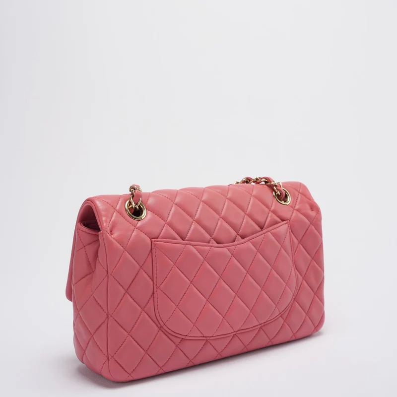 Chanel Classic Medium Flap Bag Valentine's Edition aus rosa Lammleder mit goldenen Beschlägen