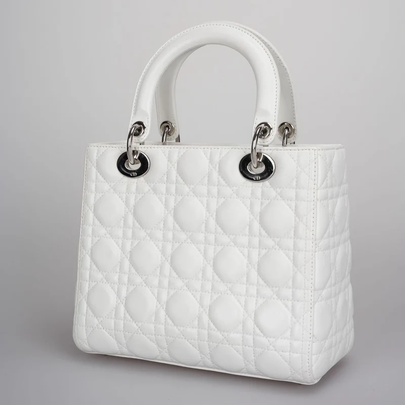 Christian Dior Weiße mittelgroße Lady Dior Tasche aus Cannage-Lammleder mit silberner Hardware