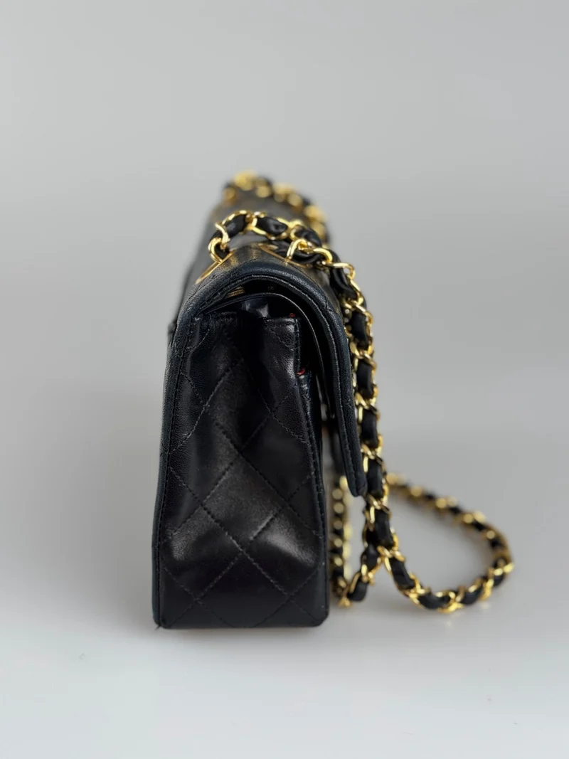 Chanel Vintage zeitlose Flap Bag klein schwarz golden