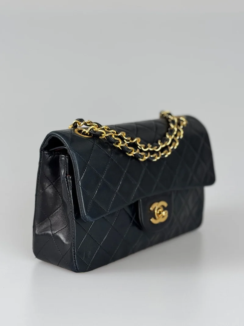 Chanel Vintage zeitlose Flap Bag klein schwarz golden