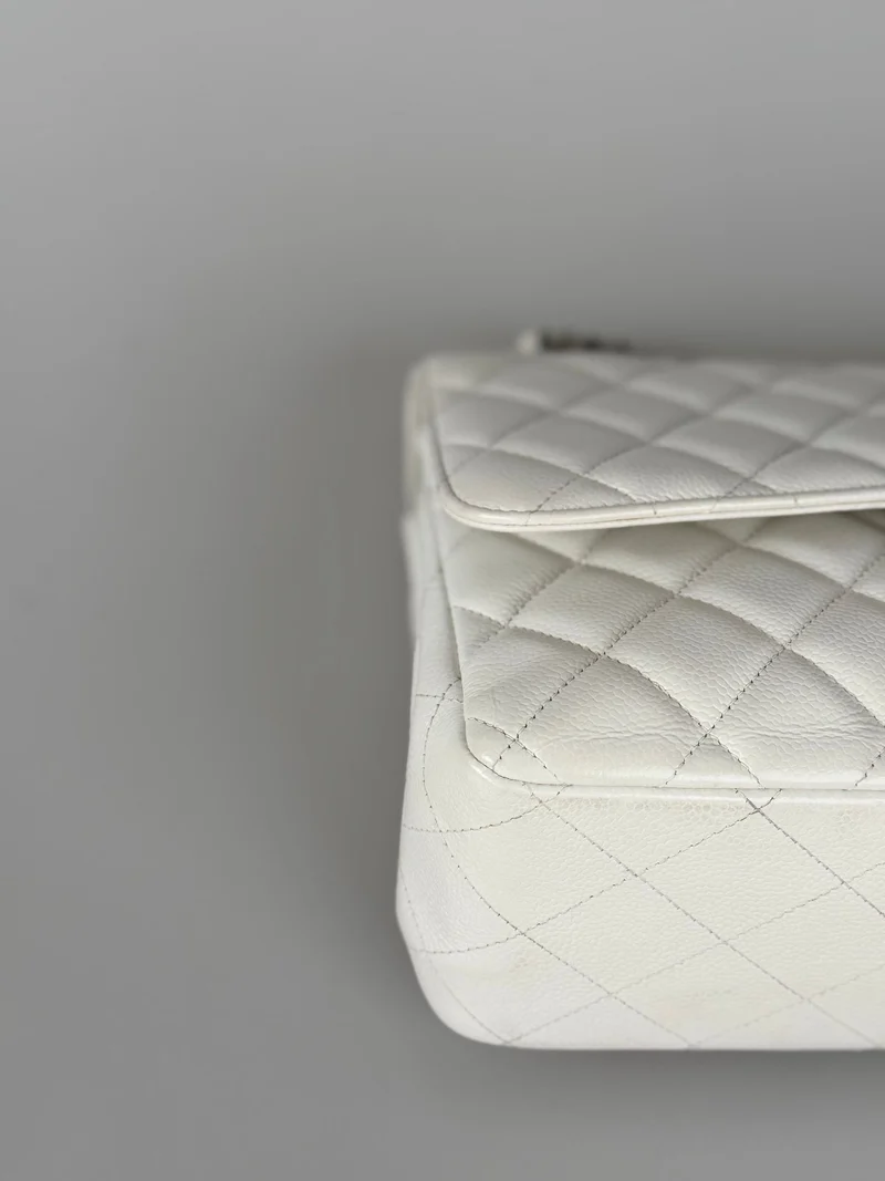 Chanel White Jumbo Classic Double Flap Bag aus Kaviarleder mit silberner Hardware