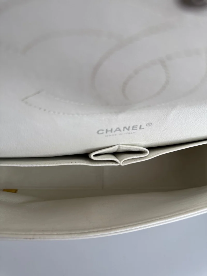 Chanel White Jumbo Classic Double Flap Bag aus Kaviarleder mit silberner Hardware