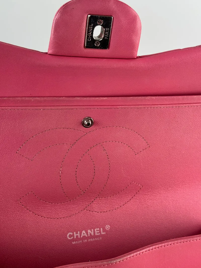 Chanel Pink Classic Double Flap Bag mit silberner Hardware in Jumbo-Größe