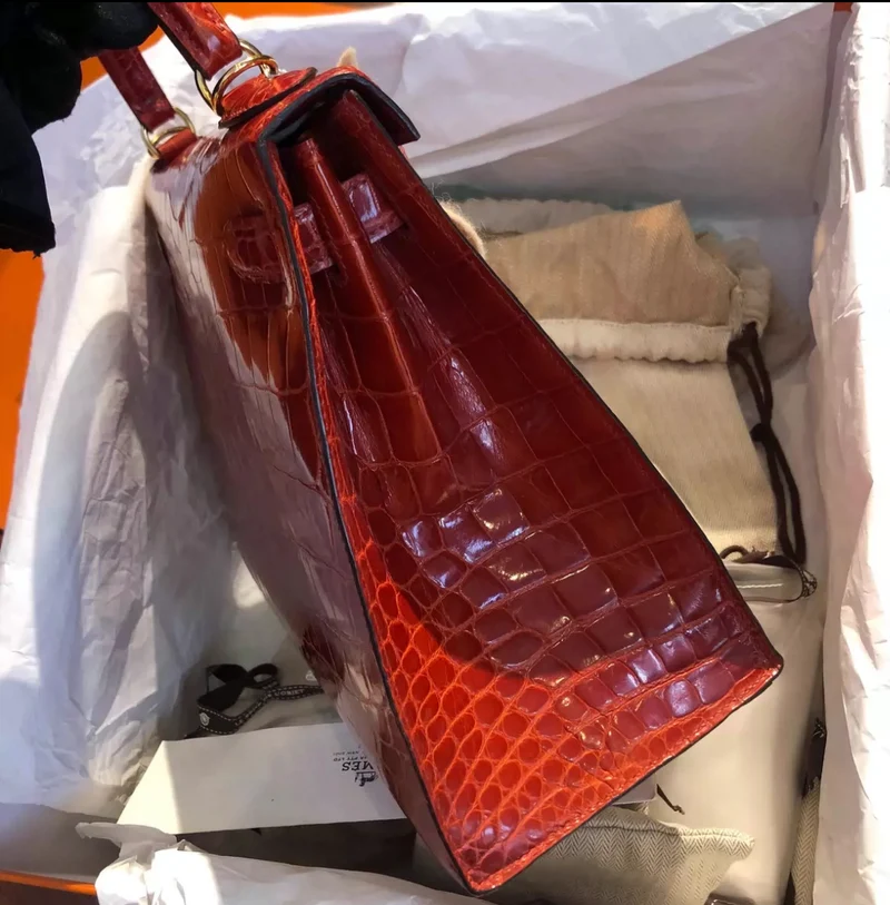 Hermes Kelly Bag 28cm aus Sanguine-Krokodil-Niloticus-Leder mit goldener Hardware
