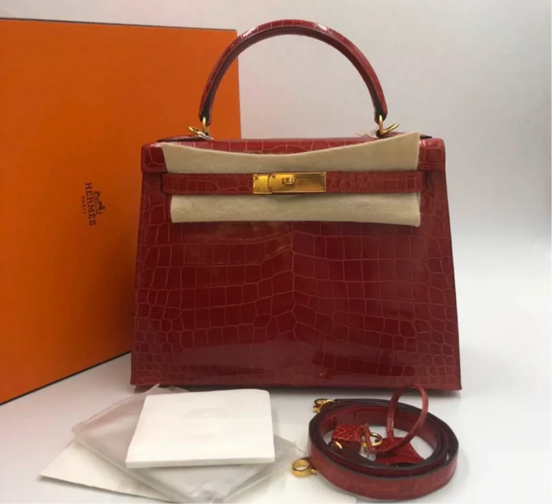 Hermes Kelly Bag 28cm aus Sanguine-Krokodil-Niloticus-Leder mit goldener Hardware