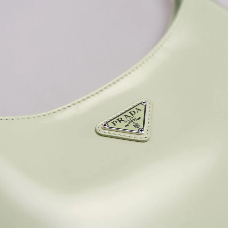 Prada Cleo Mintgrüne Umhängetasche aus glattem Leder