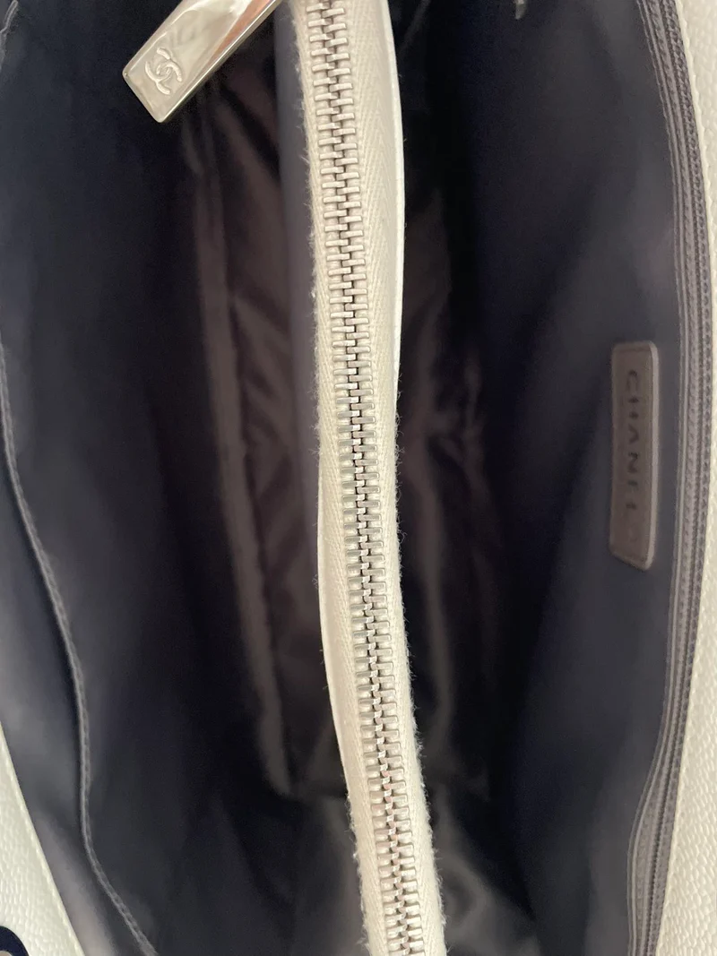 Chanel Medium White Grand Shopping Tote Bag aus Kaviarleder mit silberner Hardware