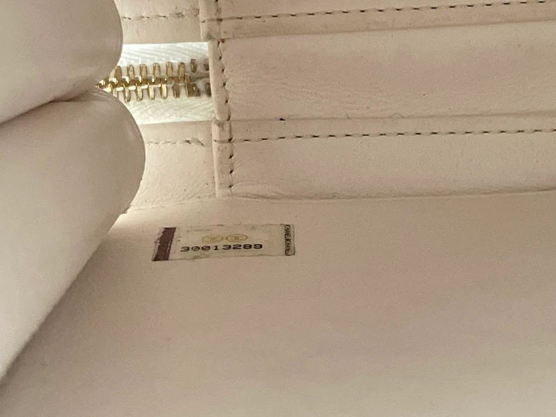 Chanel – Weiße Kosmetiktasche aus Lammleder